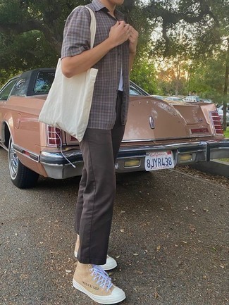 С чем носить темно-коричневые брюки чинос