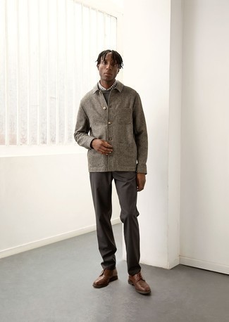 С чем носить темно-коричневые брюки чинос