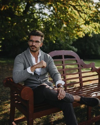 С чем носить темно-коричневые брюки чинос