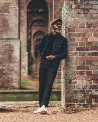 С чем носить темно-коричневые брюки чинос