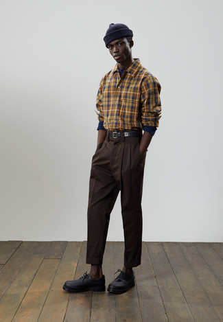 С чем носить темно-коричневые брюки чинос