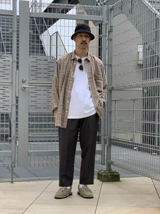 С чем носить темно-коричневые брюки чинос