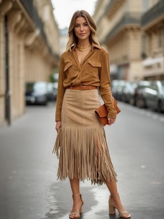 С чем носить темно-коричневый клатч