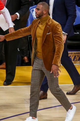 С чем носить темно-коричневый вельветовый пиджак мужчине