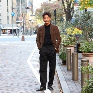 С чем носить темно-коричневый вельветовый пиджак мужчине