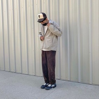 С чем носить темно-коричневые вельветовые брюки мужчине