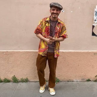 С чем носить темно-коричневые вельветовые брюки мужчине