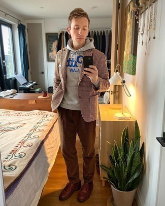 С чем носить темно-коричневые вельветовые брюки мужчине