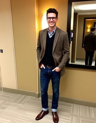 Какие джинсы носить с темно-коричневыми туфлями дерби