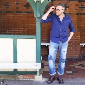 Какие джинсы носить с темно-коричневыми туфлями дерби