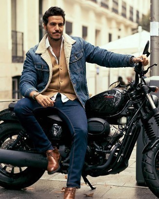 Какие кардиганы носить с темно-коричневыми ботинками дезертами