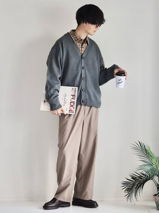 Какие кардиганы носить с темно-коричневыми ботинками дезертами