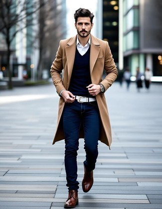 Какие джинсы носить с темно-коричневыми ботинками дезертами