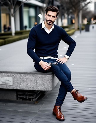 Какие джинсы носить с темно-коричневыми ботинками дезертами