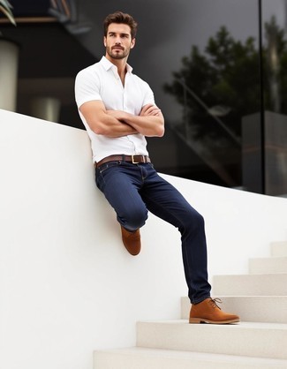 Какие джинсы носить с темно-коричневыми ботинками дезертами