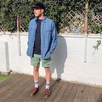 Какие шорты носить с темно-коричневыми ботинками дезертами