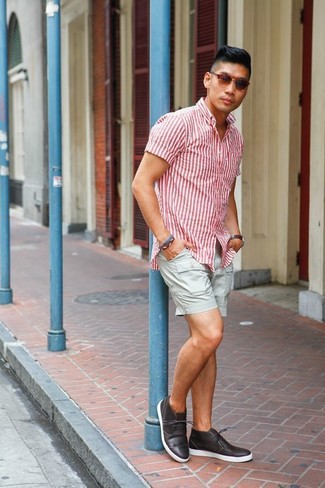 Какие шорты носить с темно-коричневыми ботинками дезертами