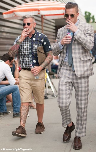 Какие шорты носить с темно-коричневыми ботинками дезертами