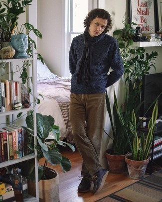 Какие водолазки носить с темно-коричневыми ботинками дезертами