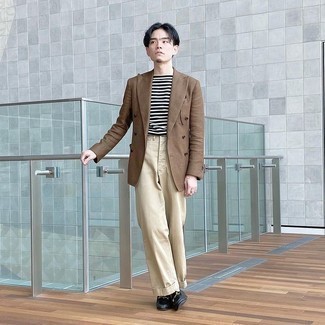 С чем носить темно-коричневый двубортный пиджак мужчине