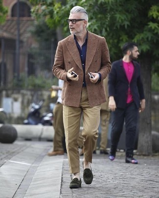 С чем носить темно-коричневый двубортный пиджак мужчине