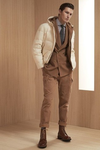 С чем носить темно-коричневый двубортный пиджак мужчине