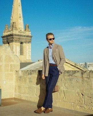 С чем носить темно-коричневый двубортный пиджак мужчине