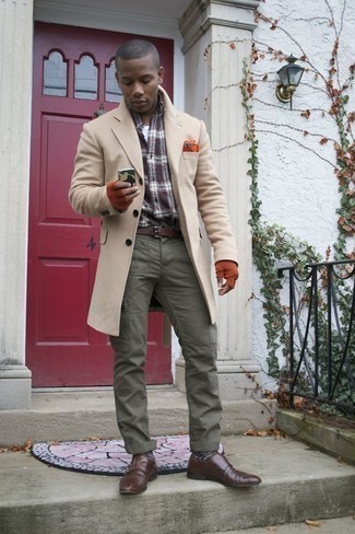 Какие брюки карго носить с темно-коричневыми монками с двумя ремешками