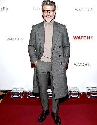 С чем носить темно-коричневые классические ботинки мужчине