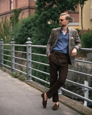 С чем носить темно-коричневые классические брюки мужчине