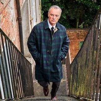 С чем носить темно-коричневые классические брюки мужчине