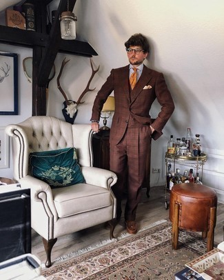 С чем носить темно-коричневые лоферы с вышивкой мужчине