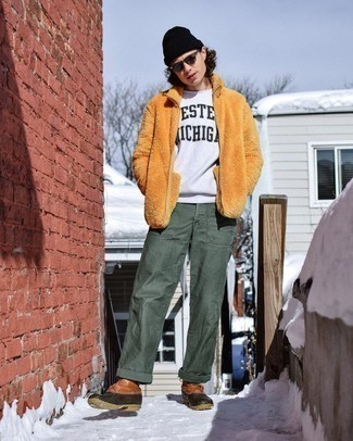 С чем носить темно-коричневый флисовый свитер на молнии мужчине