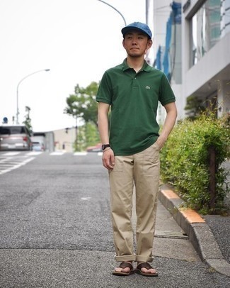 Какие футболки-поло носить с темно-коричневыми сланцами мужчине