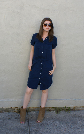 С чем носить темно-коричневые ботильоны c бахромой