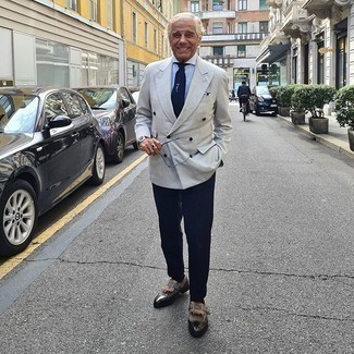 С чем носить темно-коричневые лоферы c бахромой мужчине