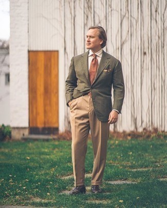 С чем носить темно-коричневые лоферы c бахромой мужчине