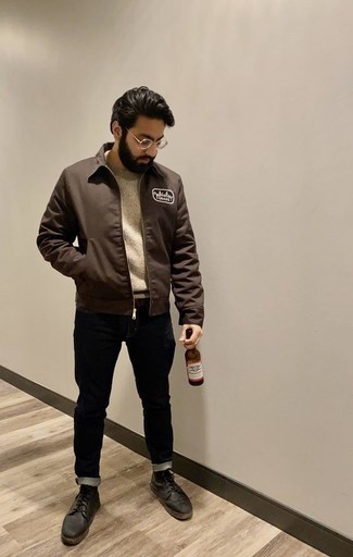 Как носить темно-коричневую куртку харрингтон с черными джинсами