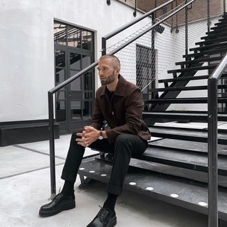 Какие брюки чинос носить с темно-коричневой курткой харрингтон