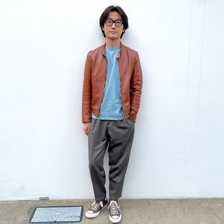 С чем носить темно-коричневые высокие кеды мужчине