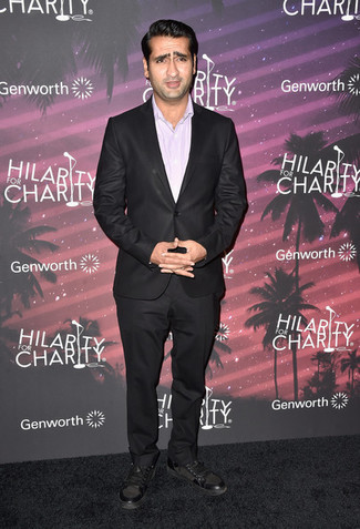 С чем носить темно-коричневые высокие кеды мужчине