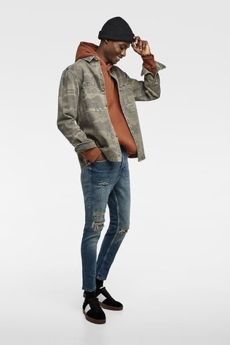 Какие джинсы носить с темно-коричневым худи мужчине