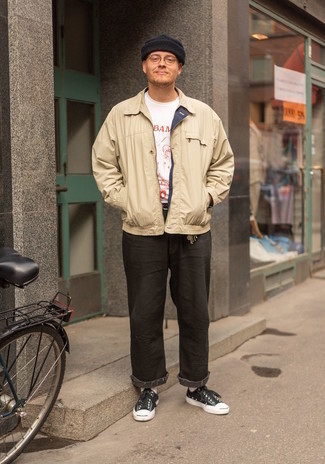 С чем носить темно-коричневые джинсы мужчине