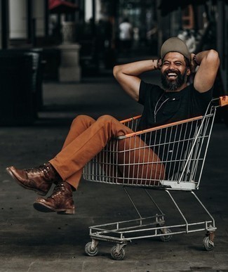 С чем носить темно-коричневые джинсы мужчине