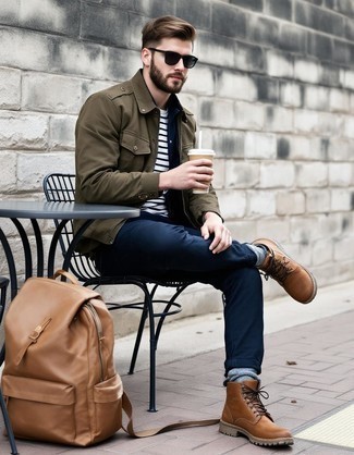 С чем носить темно-коричневый кожаный рюкзак мужчине