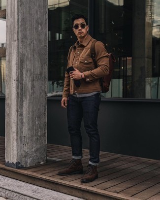 С чем носить темно-коричневый кожаный рюкзак мужчине
