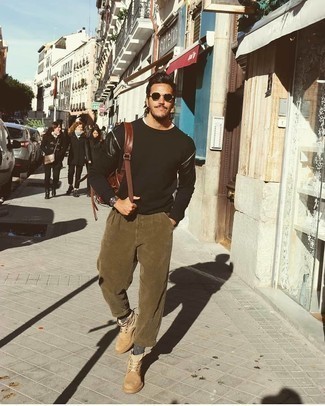 С чем носить темно-коричневый кожаный рюкзак мужчине