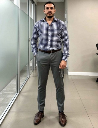 С чем носить темно-коричневый кожаный ремень мужчине