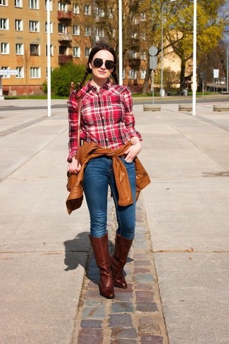 С чем носить темно-коричневую кожаную косуху женщине