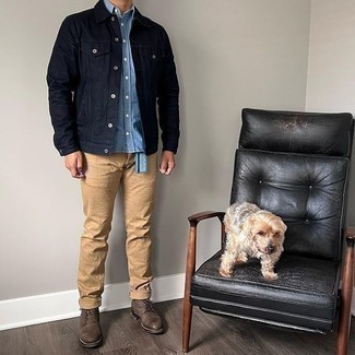 С чем носить темно-коричневые кожаные повседневные ботинки мужчине